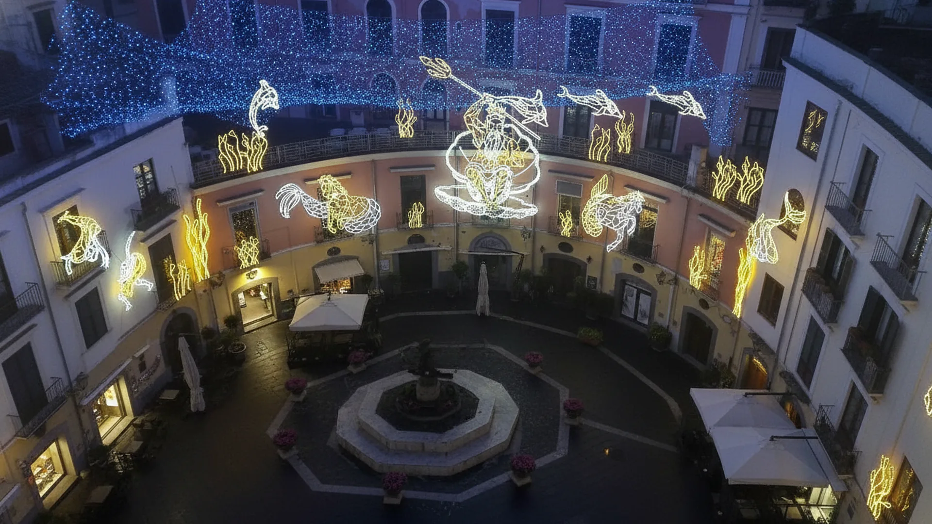 Installazione luminosa di Luci d'Artista in una piazza di Salerno
