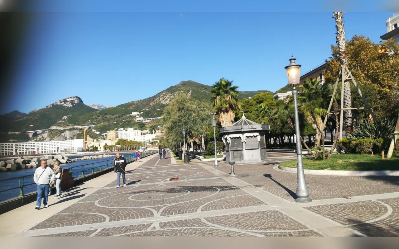 La passeggiata sul golfo — B&B Cielo Stellato, Salerno