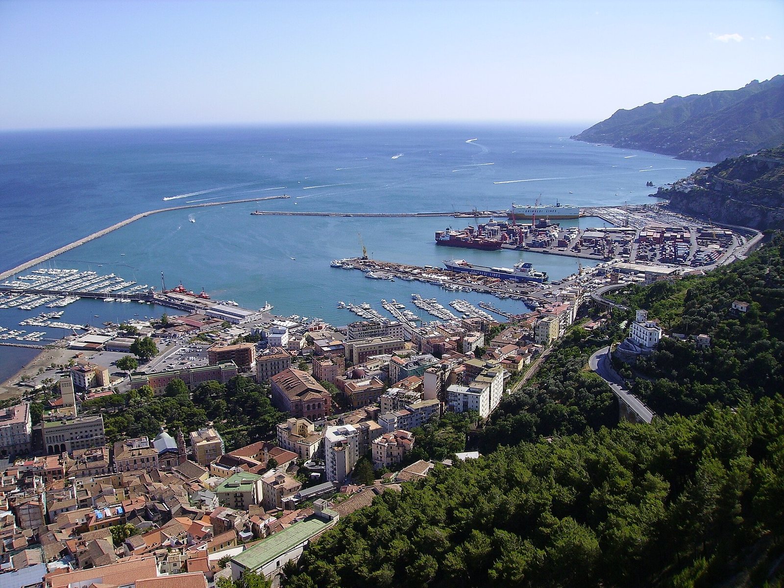 Panorama su Salerno e sul golfo dal Castello di Arechi