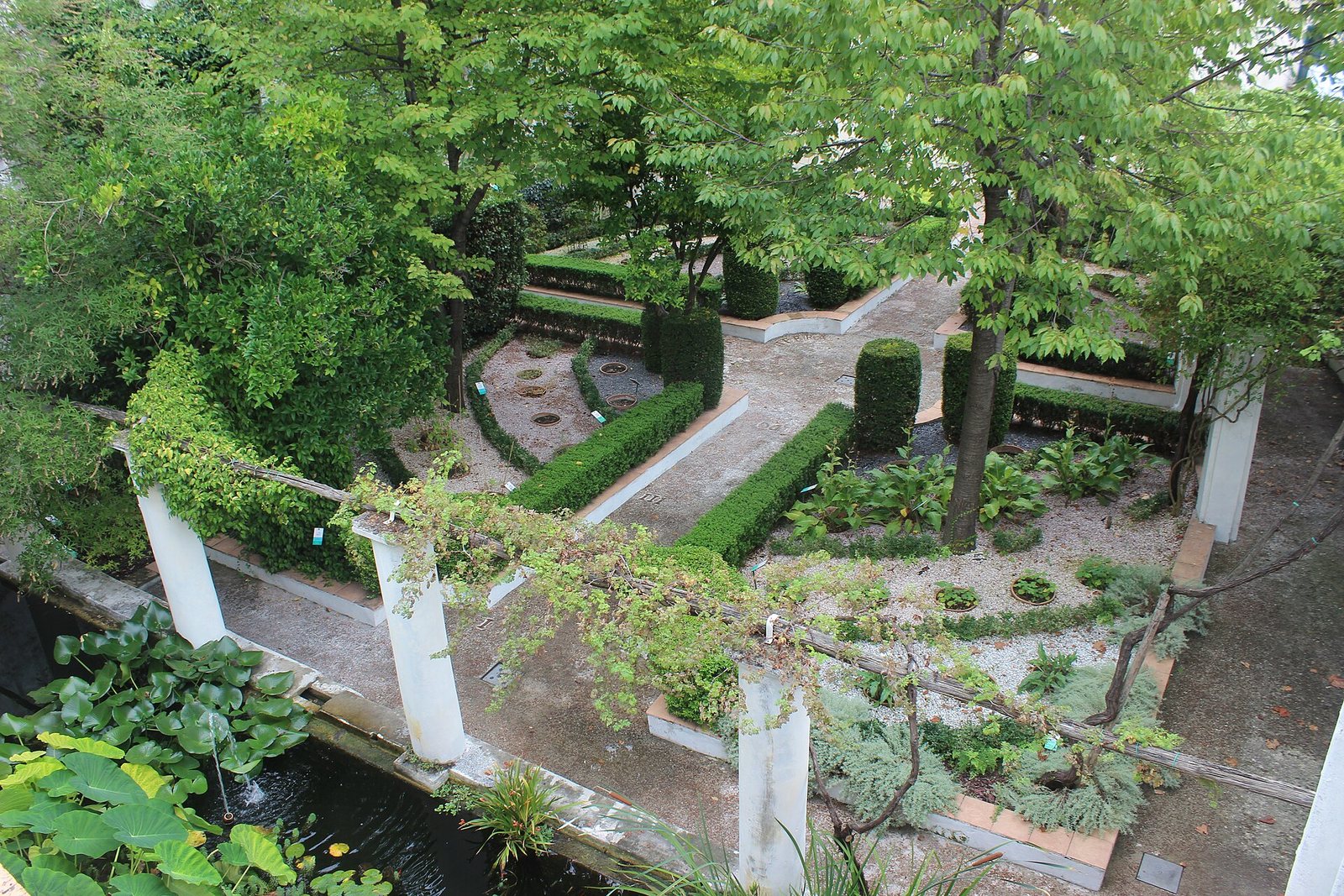 Le terrazze del Giardino della Minerva a Salerno