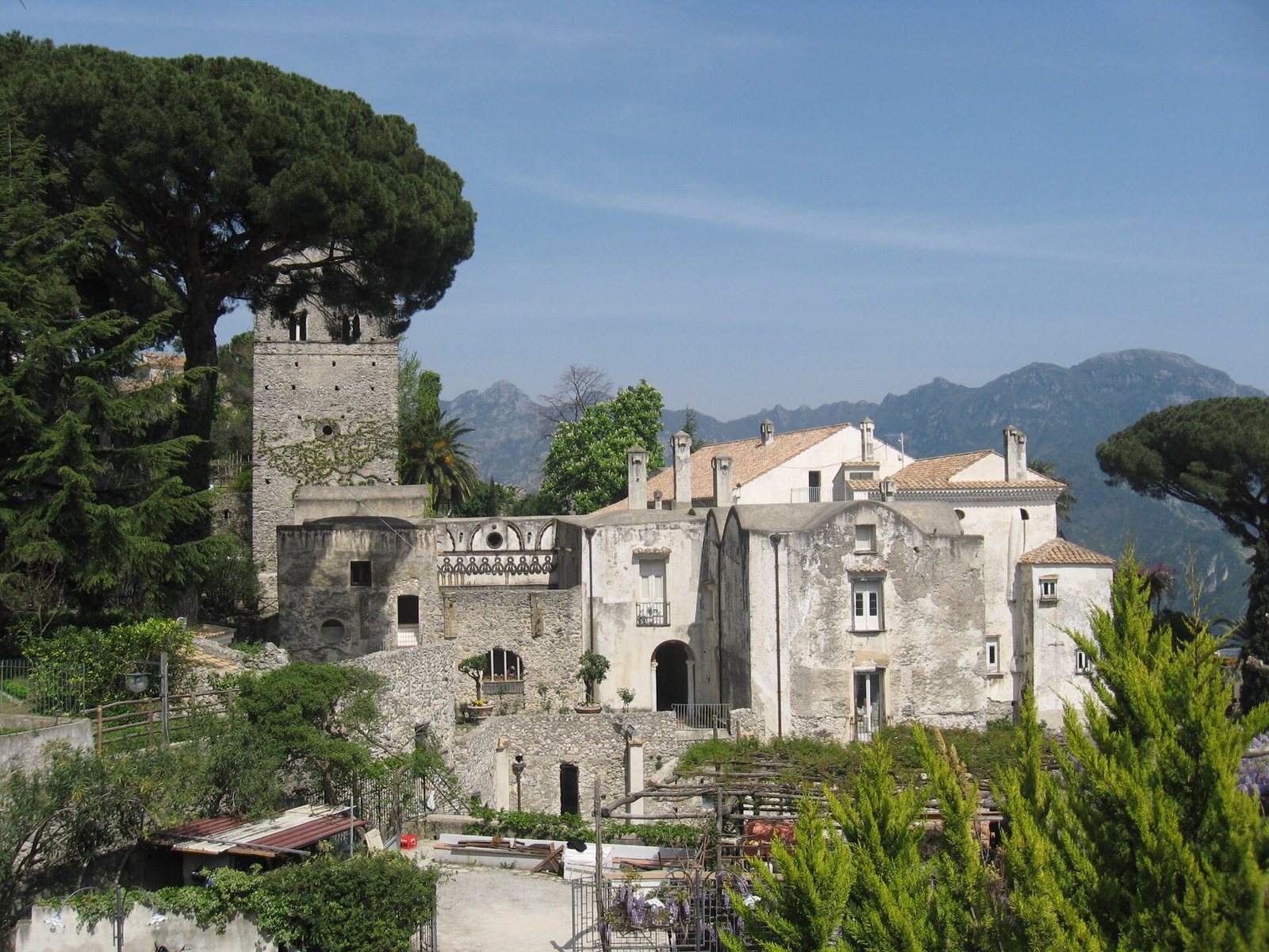 La torre e i giardini di Villa Rufolo a Ravello