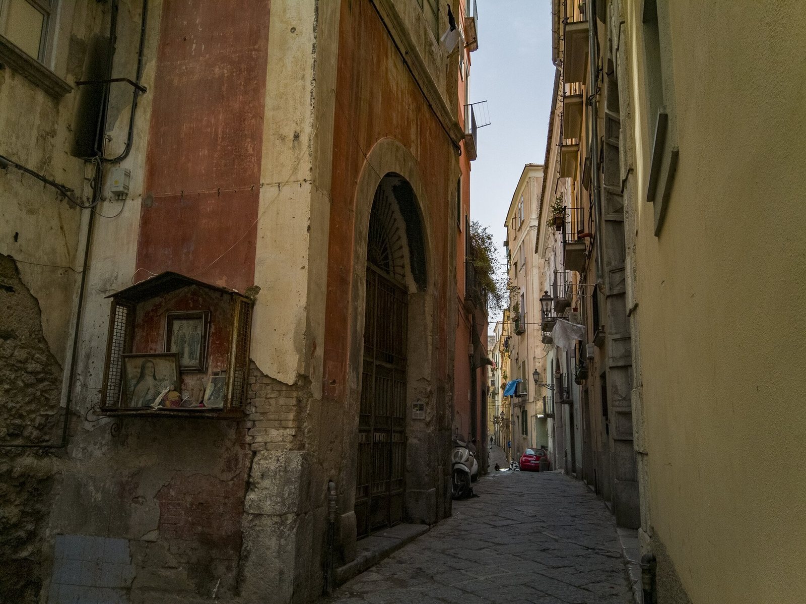 Un vicolo del centro storico di Salerno