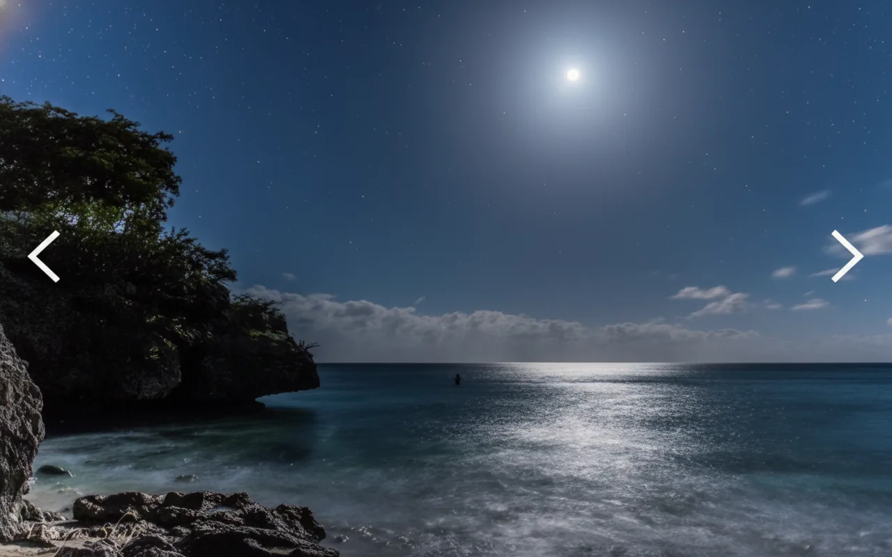 Il mare del Golfo di Salerno illuminato dalla luna