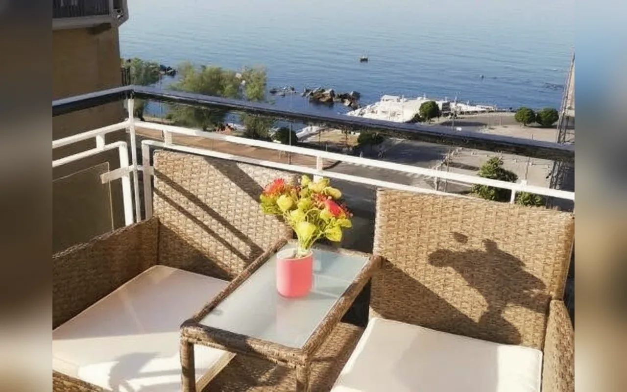 Angolo relax sul balcone — B&B Cielo Stellato, Salerno